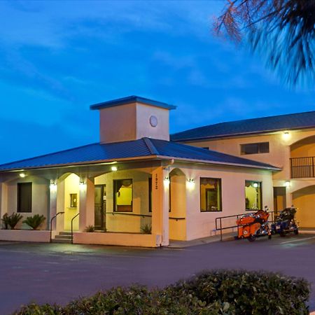 Super 8 By Wyndham Walterboro Hotel Buitenkant foto
