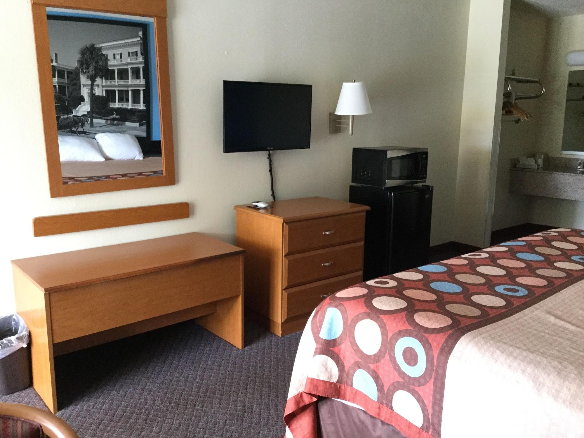 Super 8 By Wyndham Walterboro Hotel Buitenkant foto