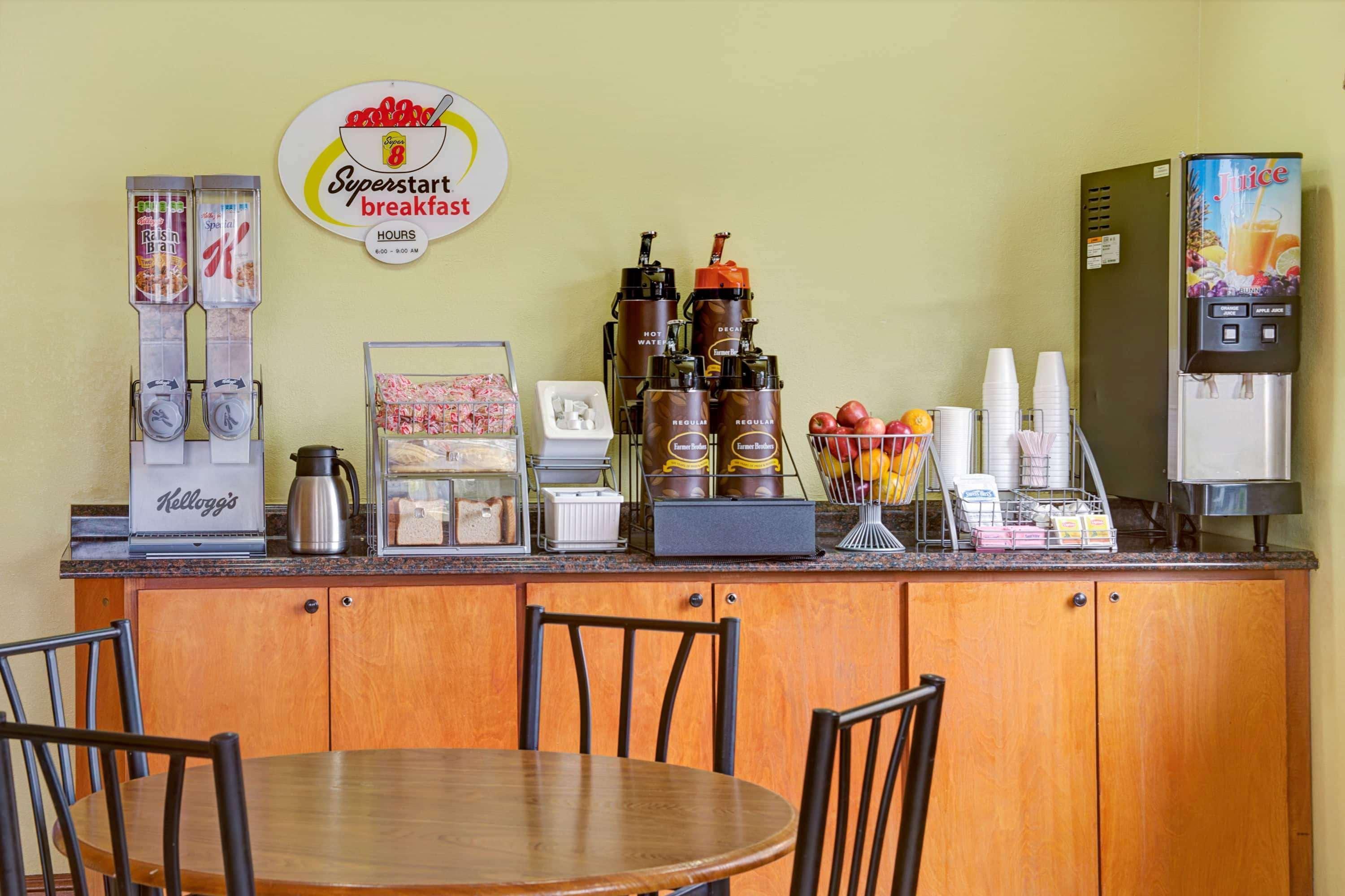Super 8 By Wyndham Walterboro Hotel Buitenkant foto