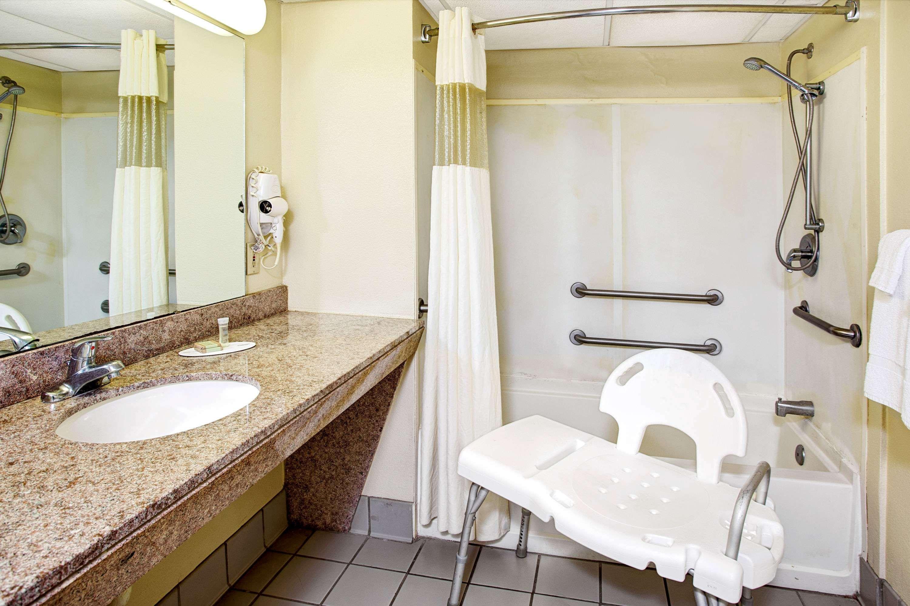 Super 8 By Wyndham Walterboro Hotel Buitenkant foto