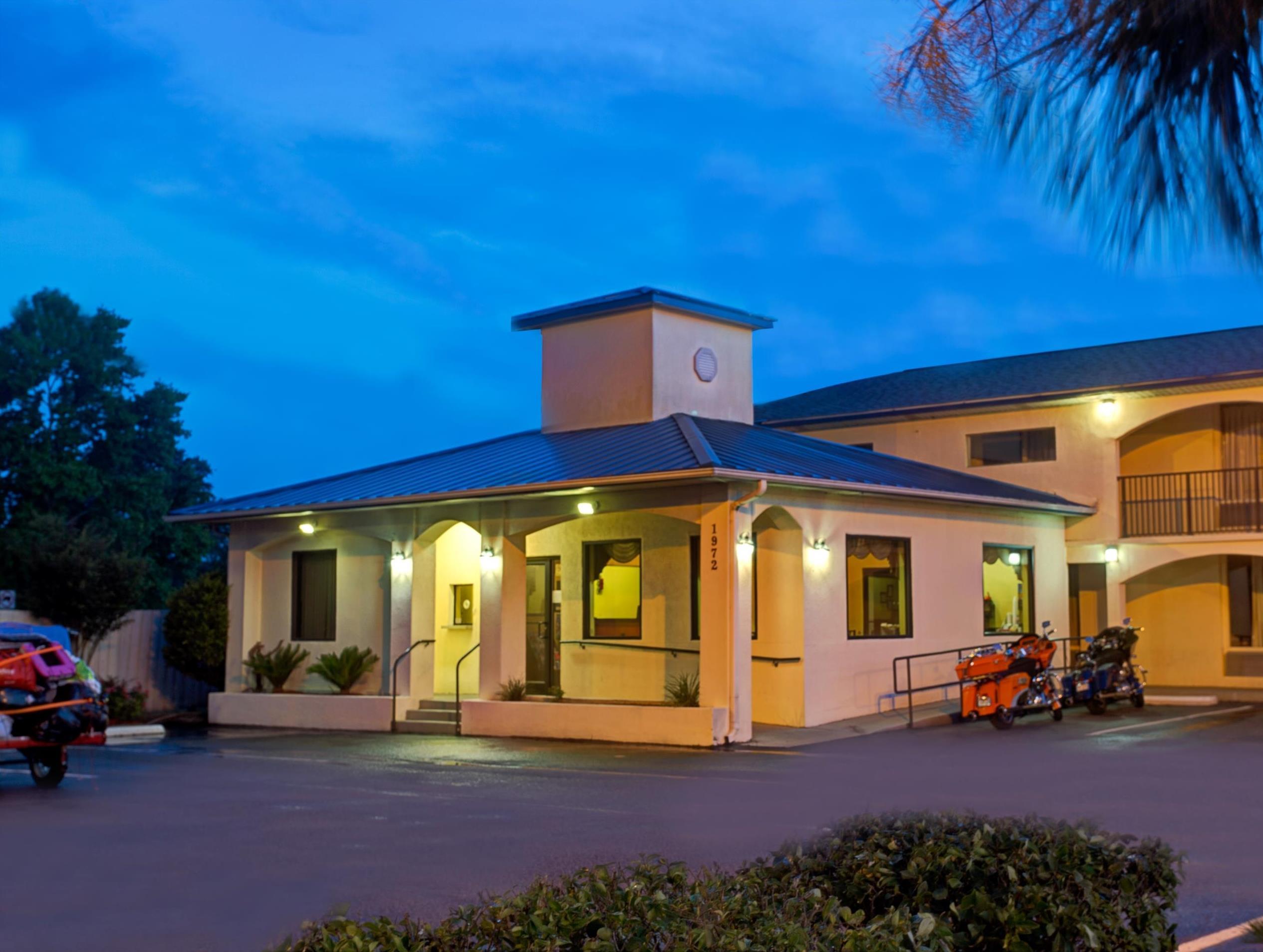 Super 8 By Wyndham Walterboro Hotel Buitenkant foto