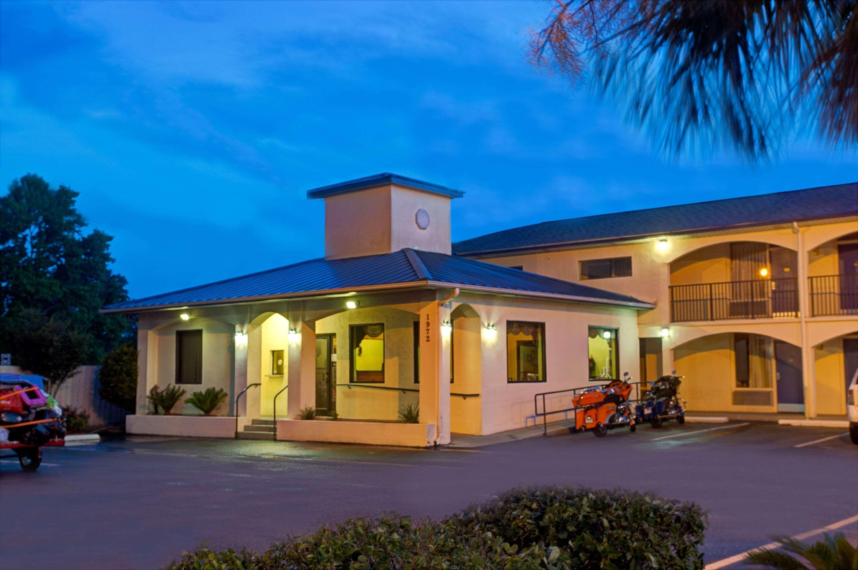 Super 8 By Wyndham Walterboro Hotel Buitenkant foto