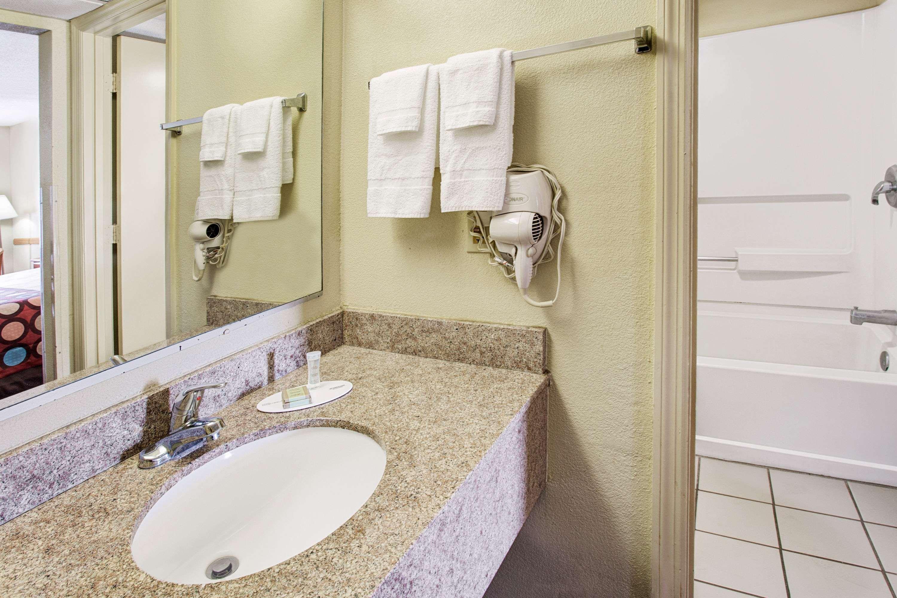 Super 8 By Wyndham Walterboro Hotel Buitenkant foto
