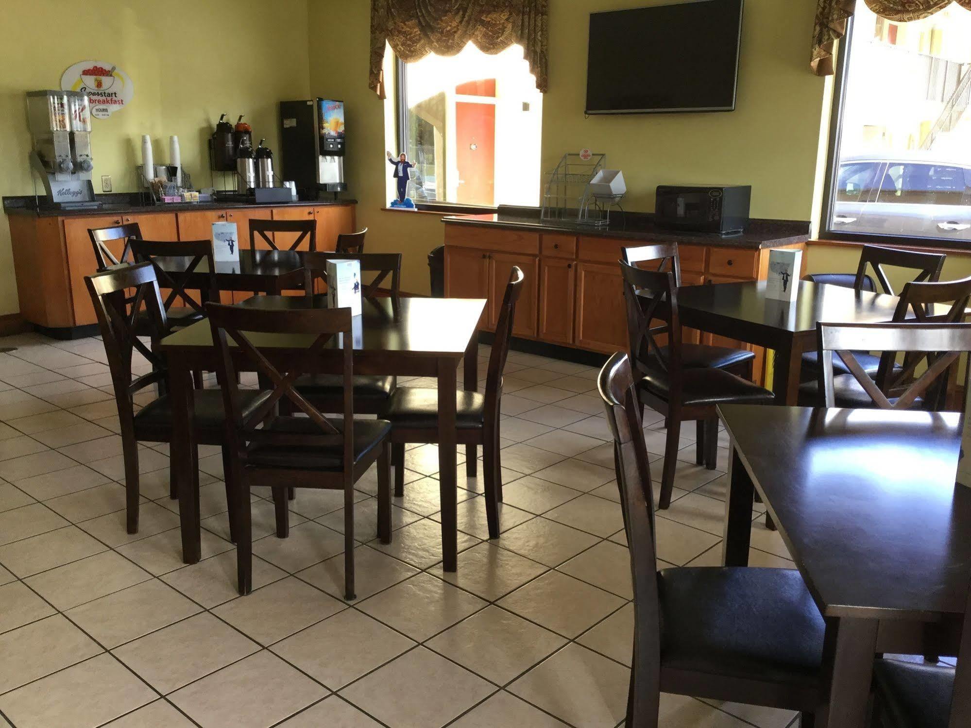 Super 8 By Wyndham Walterboro Hotel Buitenkant foto